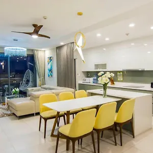 https://the-gold-luxury-apartment-12-infinity-rooftop-pool-in.hotelsvungtau.com